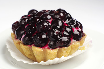 Cake with black currants