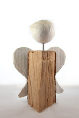 Engel Skulptur aus Holz