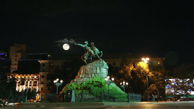 Statue of ukrainian hetman Bohdan Khmelnitsky, timelapse