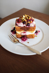 Sponge cake topping with berry and nut
