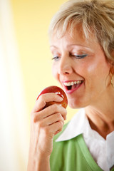 Couple: Eating an Apple