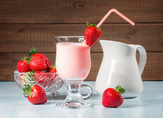 strawberry yogurt, with fresh strawberries