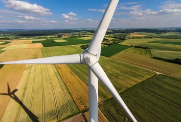 Tapeten Windkraftanlage auf einem Feld, Luftbild © Vaceslav Romanov