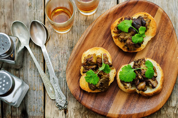 bruschetta with roasted mushrooms