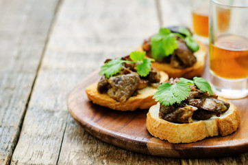 bruschetta with roasted mushrooms