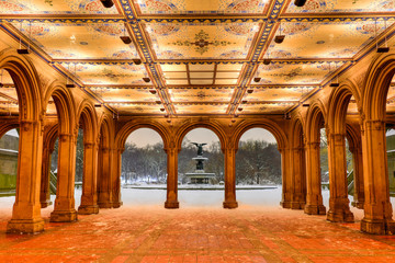 Fototapeta premium Bethesda Terrace w nocy, Central Park