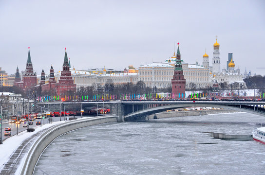 Московский кремль в непогоду