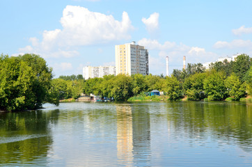 Fototapeta na wymiar Серебряно-Виноградский пруд в Москве, Измайлово