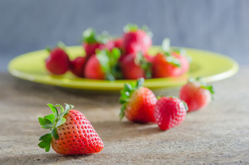  red strawberries on dish