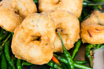 Uluntu Vadai with green chili pepper, a Indian deep fried snack