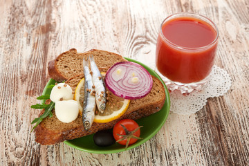 sardines on slice bread