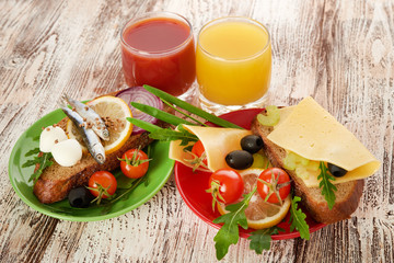 sardines on slice bread