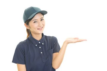 笑顔の女性労働者