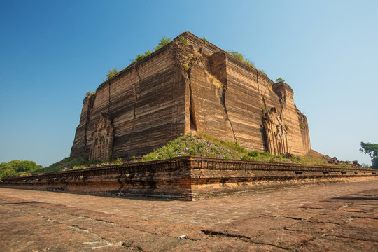 Pa Hto Taw Gyi Mingun pagoda in Mandalay