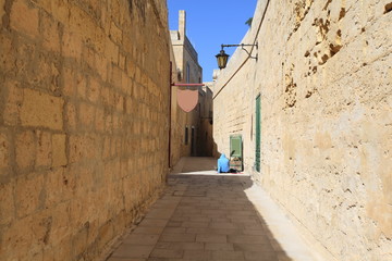 Fototapeta na wymiar Narrow street in Mdina, Malta