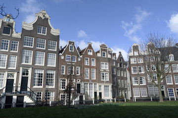 Fototapeta na wymiar begijnhof aan de Singel in Amsterdam Nederland