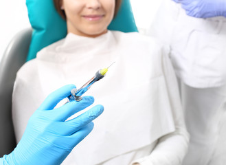 Leczenie zębów ze znieczuleniem