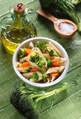 piatto vegetariano - penne rigate con broccoli