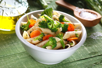 piatto vegetariano - penne rigate con broccoli