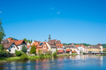 Blick über den Fluss Murg zur Altstadt, Gernsbach
