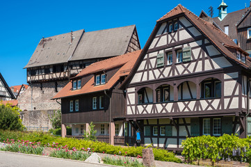 Fototapeta na wymiar Altstadt Fachwerkhäuser mit Zehntscheuer, Gernsbach