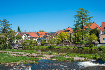 Stadtbild mit Fluss Murg, Gernsbach