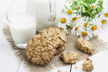 Milk and oatmeal cookies