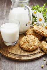 Milk and oatmeal cookies