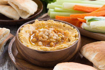 Traditional hummus with pita bread and vegetables