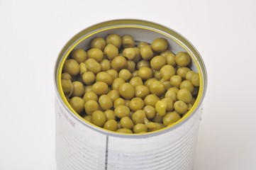  green peas in  tin can