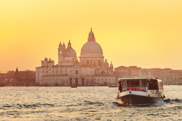 Fototapeta na wymiar Boats on the Grand Canal in Venice Basilica of Santa Maria della