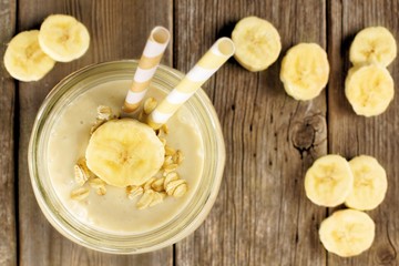 Banana oatmeal breakfast smoothie in mason jar on wood table