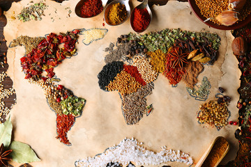 Kaart van de wereld gemaakt van verschillende soorten kruiden, close-up