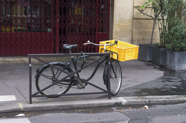 Fototapeta na wymiar delivery bicycle