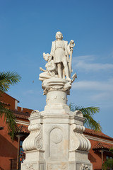 Fototapeta na wymiar Statue of Christopher Columbus in the Cartagena