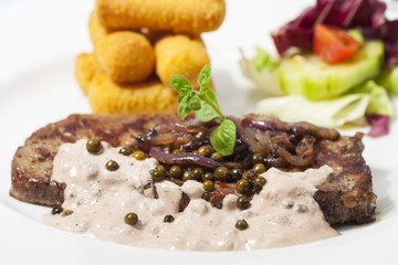Rindersteak mit Pfeffersoße
