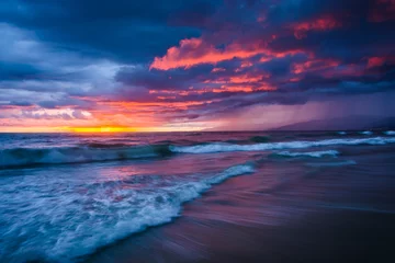 Keuken spatwand met foto Dramatic stormy sunset and waves in the Pacific Ocean, seen at V © jonbilous
