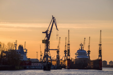Fototapeta premium Dämmerung am Dock