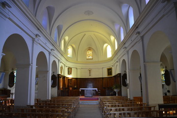 L'église de Porquerolles (vue intérieure)