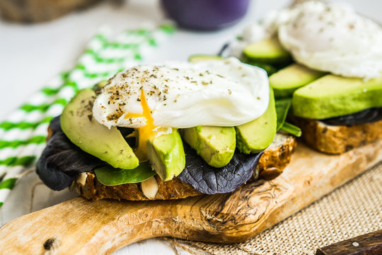 Healthy sandwich with avocado and poached eggs
