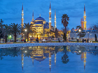Fototapeta na wymiar The Blue Mosque in the evening