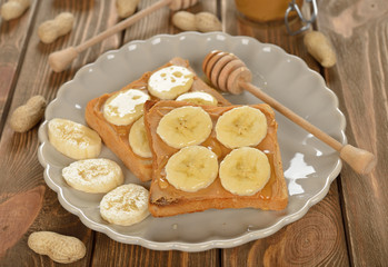 Toast with peanut butter and banana