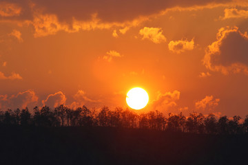 Obraz premium orange sunset on mountain