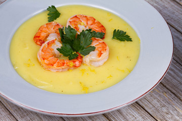 Fennel and potato cream soup with shrimps
