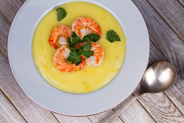 Fennel and potato cream soup with shrimps