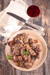 meat cooked wine sauce