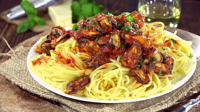Pasta with Mussels (not loopable 4K UHD footage)