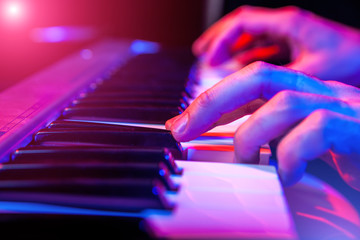 Naklejka premium hands of musician playing keyboard