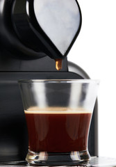 Coffee maker pour last drop