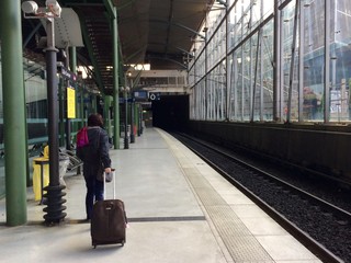Obraz na płótnie Canvas Sur le départ, dans une gare